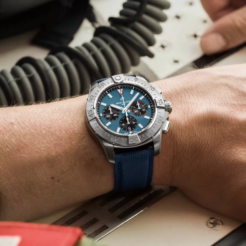 Часы Avenger B01 Chronograph 44