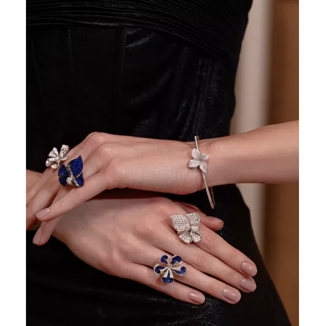 Балансуючи між двома гранями — ніжністю й силою, прикраси De Ambrosi поєднують жіночність і магнетизм в єдиному танці, де кожен камінь звучить у гармонії. Місце, де завжди можна бути собою — на Великій Васильківській 2