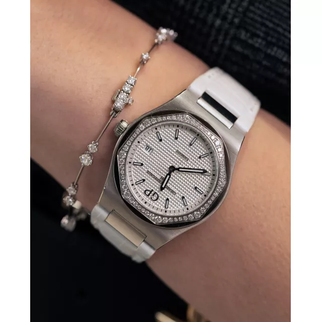 L’attention! До весни — лише тиждень. Ми зустрічаємо її разом із Laureato від Girard-Perregaux. 46 годин запасу ходу — щоб смакувати кожну секунду прийдешнього тепла. 56 діамантів на безелі — щоб ловити перші сонячні промені, на які ми так довго чекали. Зустрічати весну — лише на Великій Васильківській 2