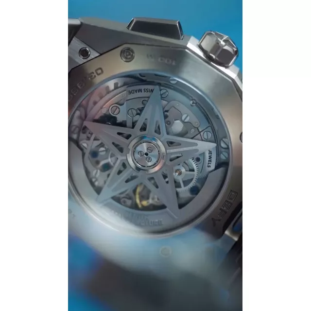 На шляху до нових горизонтів головне — тримати ритм. 60 годин запасу ходу DEFY Skyline Chronograph від Zenith дарують свободу руху, де час стає вашим союзником, а сталевий корпус зберігає характер у кожному повороті та рішенні. Знайдіть власну точку досконалості. Відкрийте свій зеніт — на Великій Васильківській 2